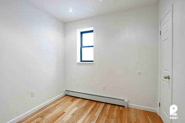 Rented by REZI | media 12