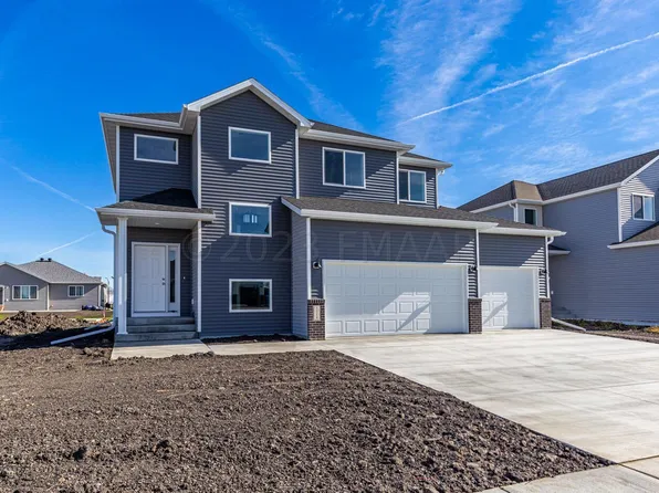 7314 28th St S, Fargo, ND 58104