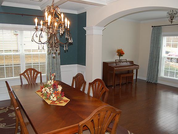 3rd image of 412 Leigh Creek Dr