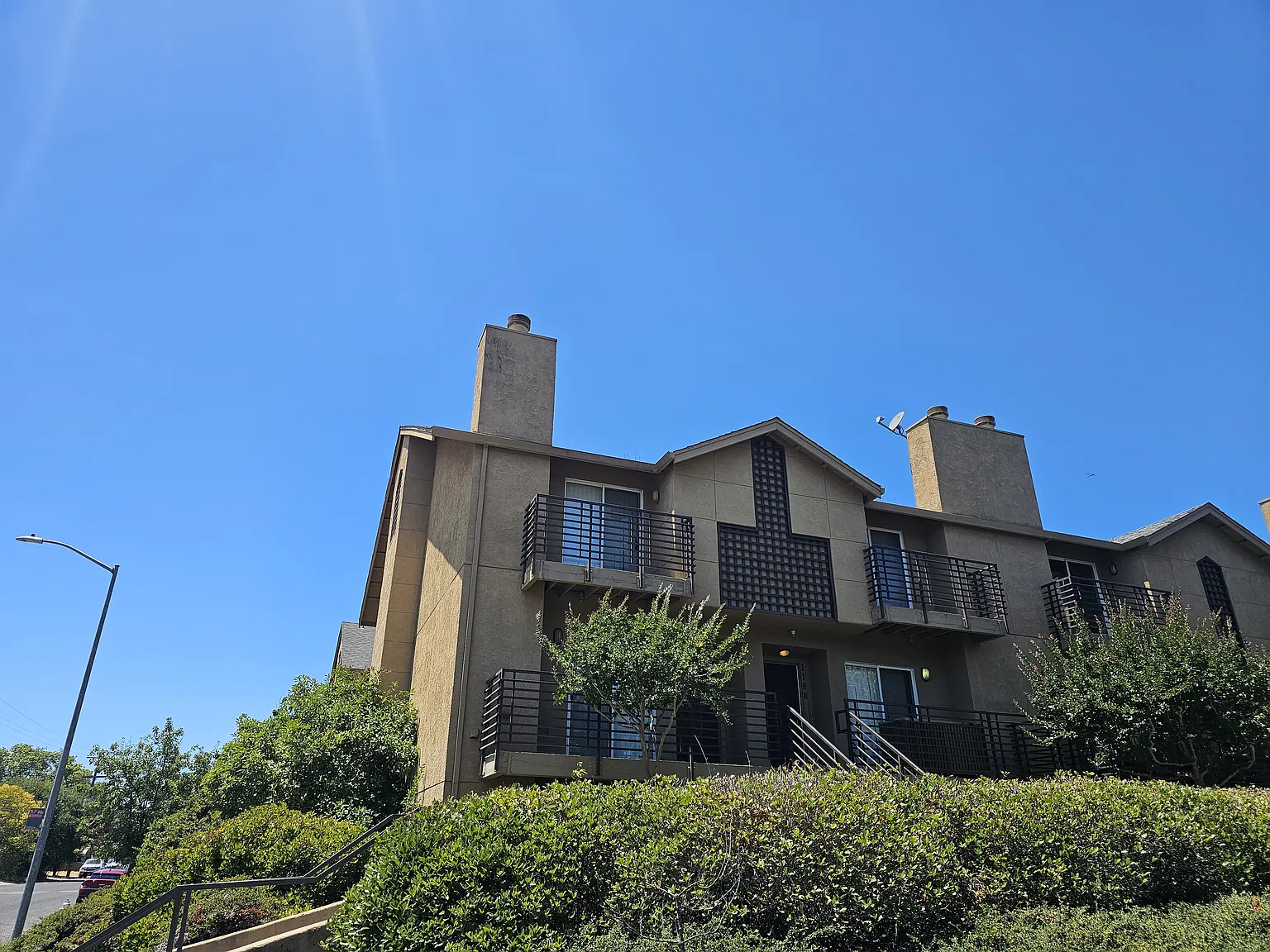 2 bed, 2.5 bath, 1301 sqft, $3,200 — Photo 1