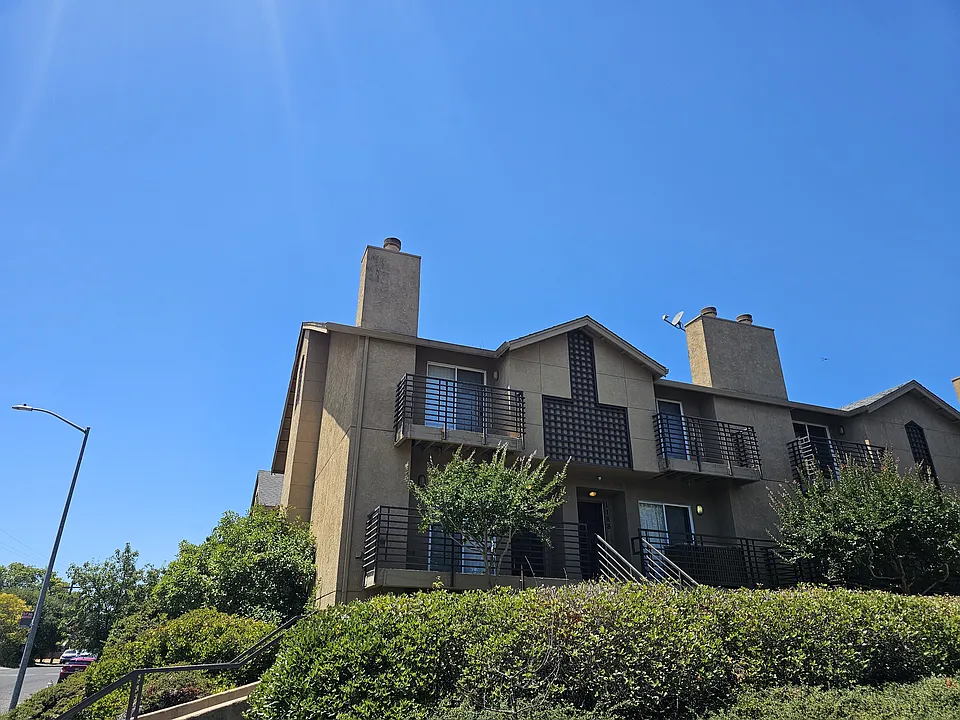 1186 Pear Tree Ln