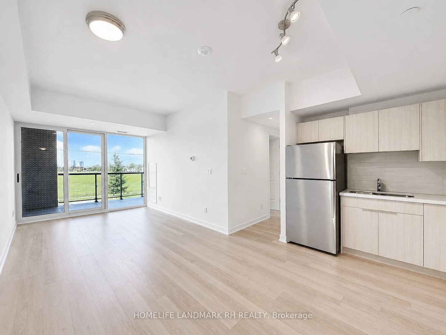 4 bed, $3,200 — Photo 2