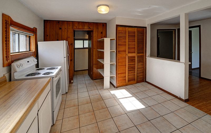 2126-2128 Baseline Road Kitchen