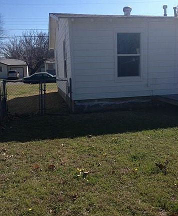 2nd image of 1010 W Lone Star Ave
