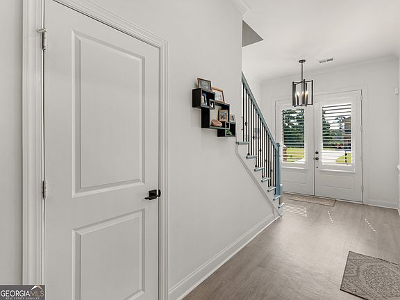 2nd image of 1308 Linkview Xing