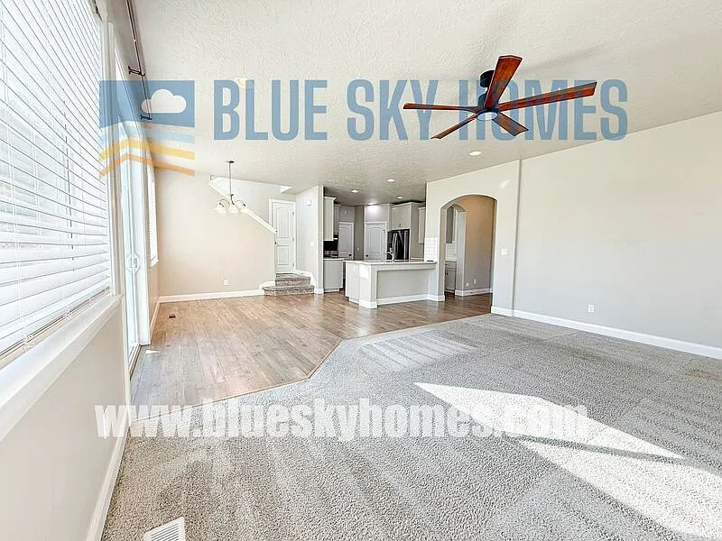 6 bed, 3.0 bath, 2519 sqft, $3,145 — Photo 3