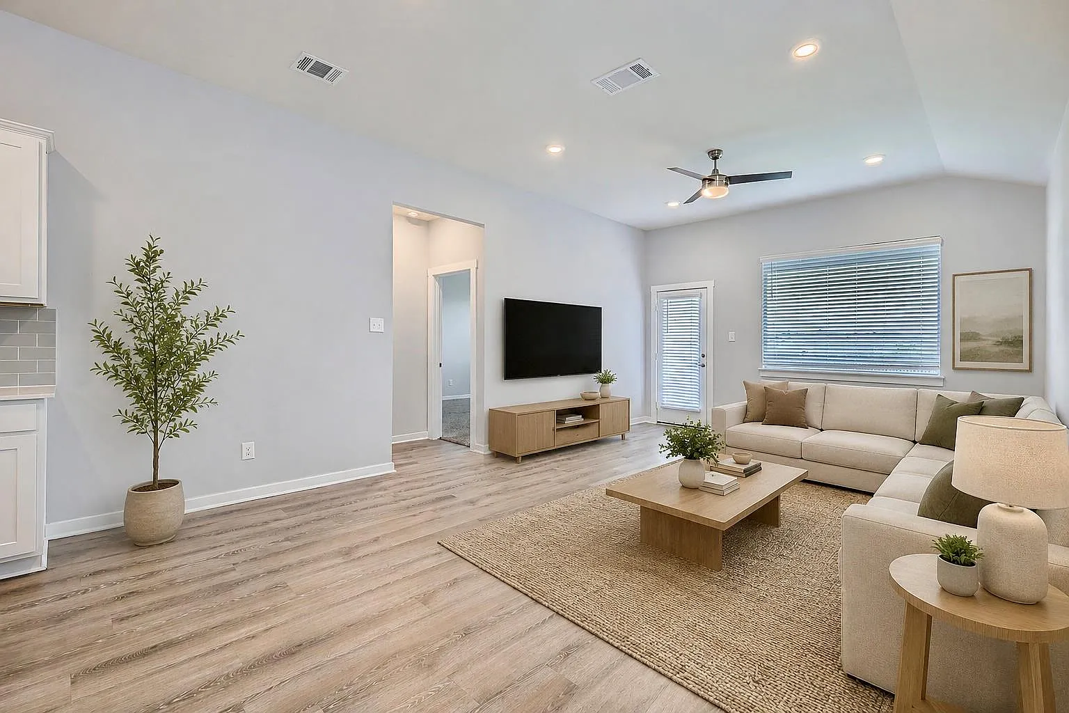 3 bed, 2.0 bath, 1499 sqft, $1,875 — Photo 1