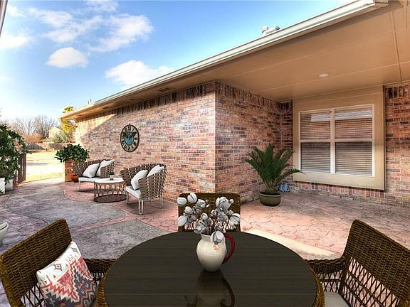 Your Private Court Yard *Virtual staging has been used.