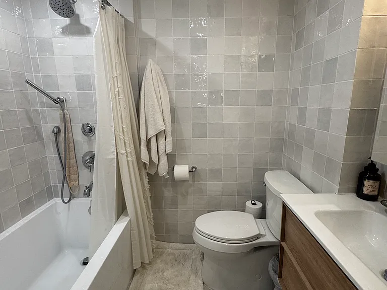 637 Spruce St — Photo 12