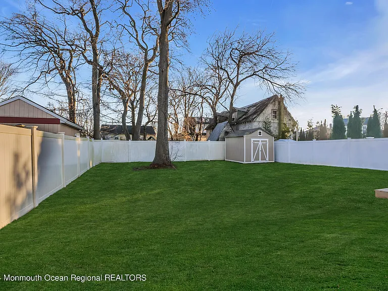 132 Chelton Ave — Photo 26