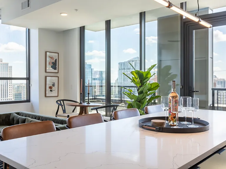 Momentum Midtown — Photo 9