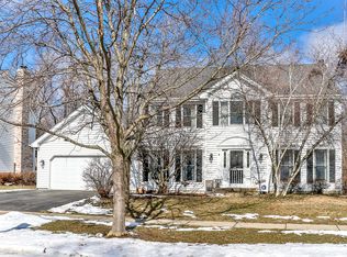 357 Colonial Cir, Geneva, IL 60134