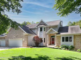 13846 Glacier Hill Dr, Grand Ledge, MI 48837