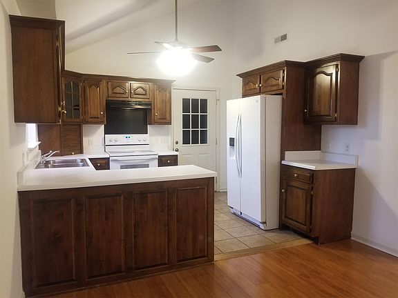 4th image of 83 Wofford St