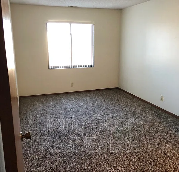 1935 N Lincoln Ave #104 — Photo 6