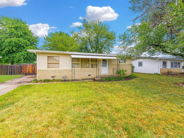 108 N Burns Ave, Valley Center, KS 67147