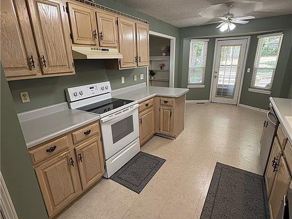 5th image of 10240 NW 57th Ter