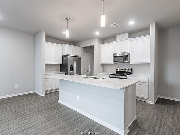 3rd image of 1326 Prairie Dr #922