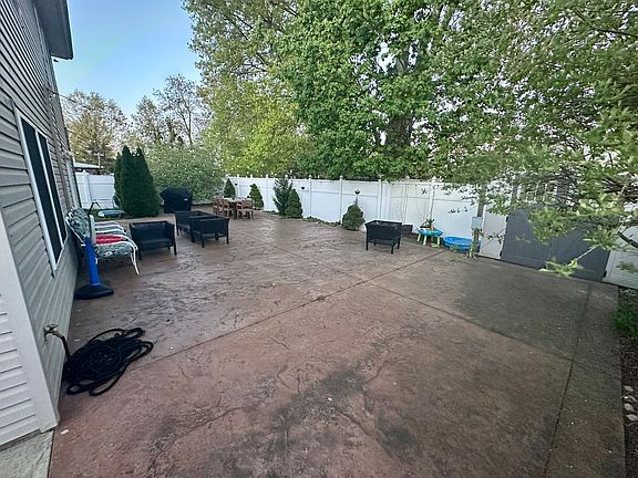4th image of 331 Edgewood Rd