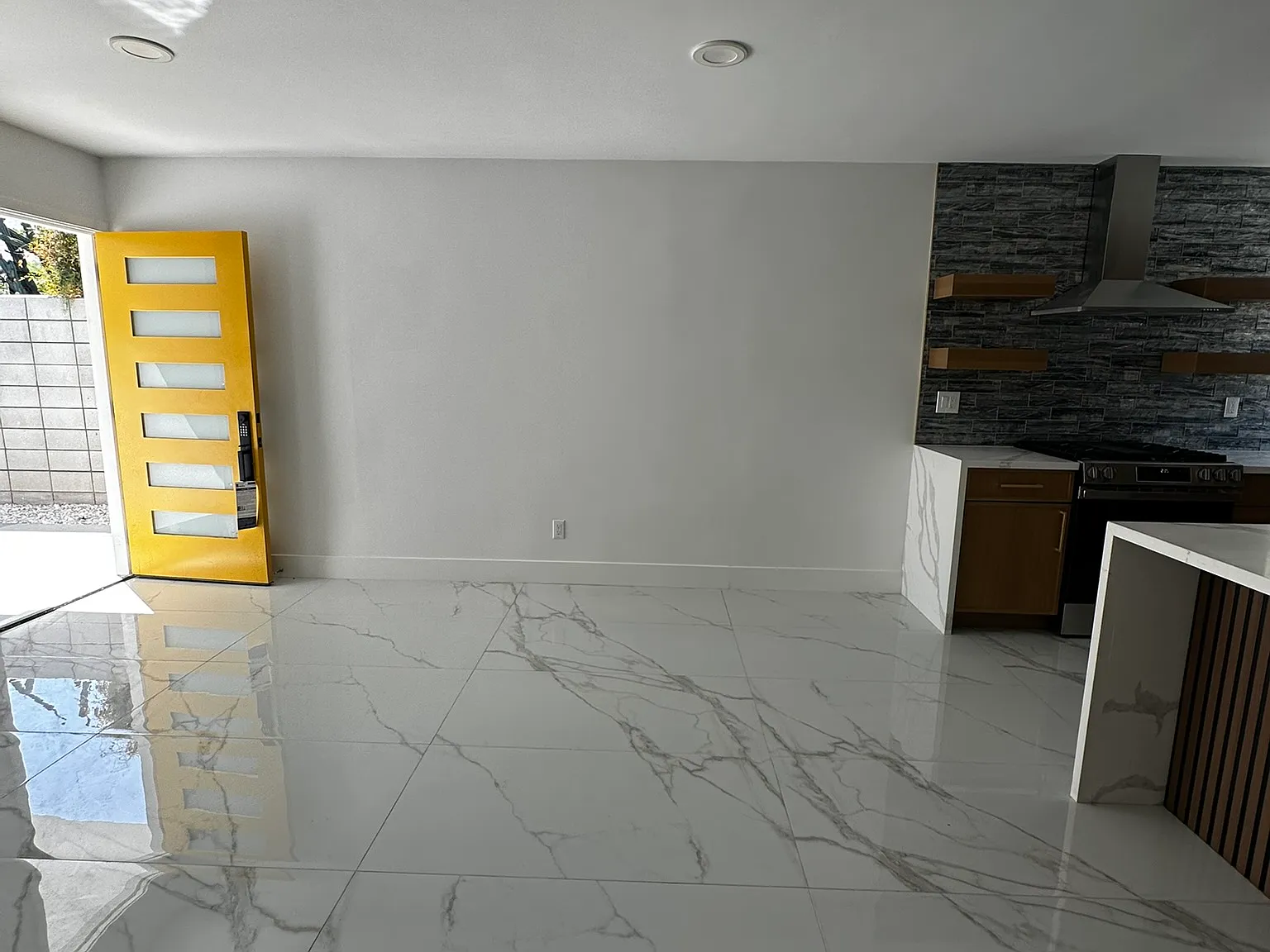 1372 E Camino Primrose — Photo 2