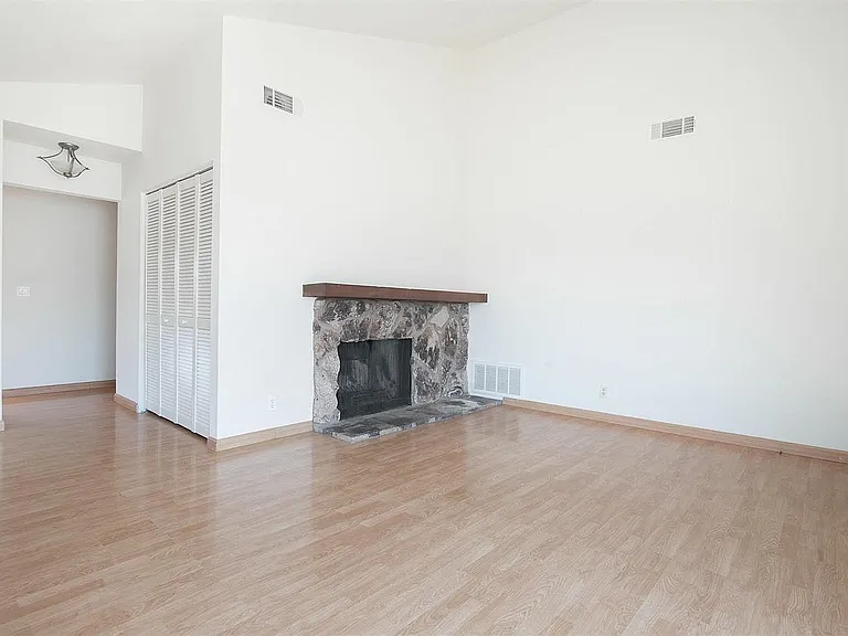 1208 Pheasant Dr — Photo 3