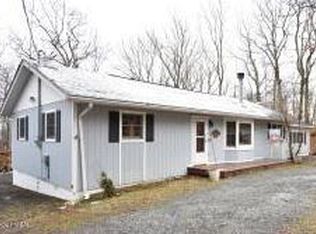 2133 Fawn Ln, Bushkill, PA 18324