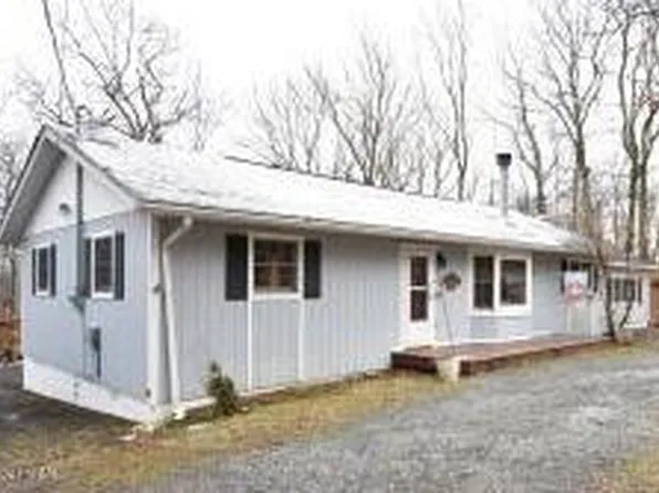 2133 Fawn Ln, Bushkill, PA 18324