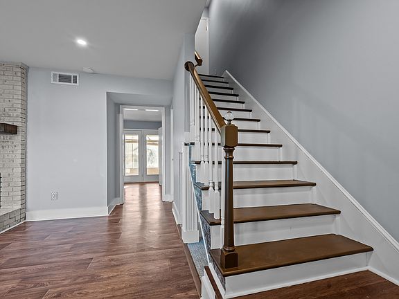 5th image of 501 Williamsburg Dr
