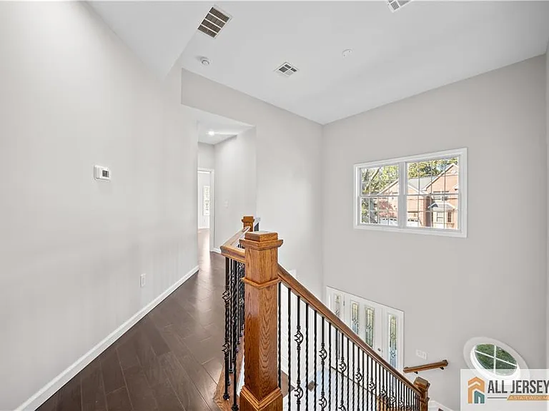 7 Mount Pleasant Ave — Photo 17