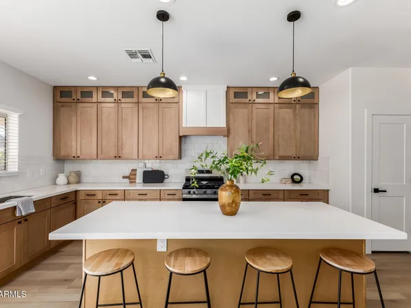 31520 N SUNFLOWER Way, San Tan Valley, AZ 85143