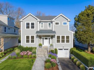 16 Stephen St, Montclair, NJ 07042