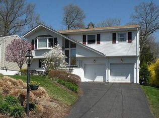 8 Calumet Ave, Oakland, NJ 07436