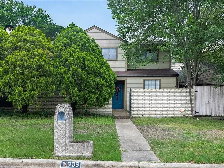 909 Westview St — Photo 11