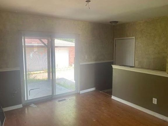 5th image of 27118 Larkin Dr
