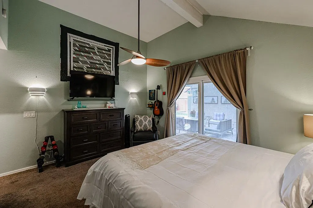 3 bed, 1200 sqft, $4,550 — Photo 4