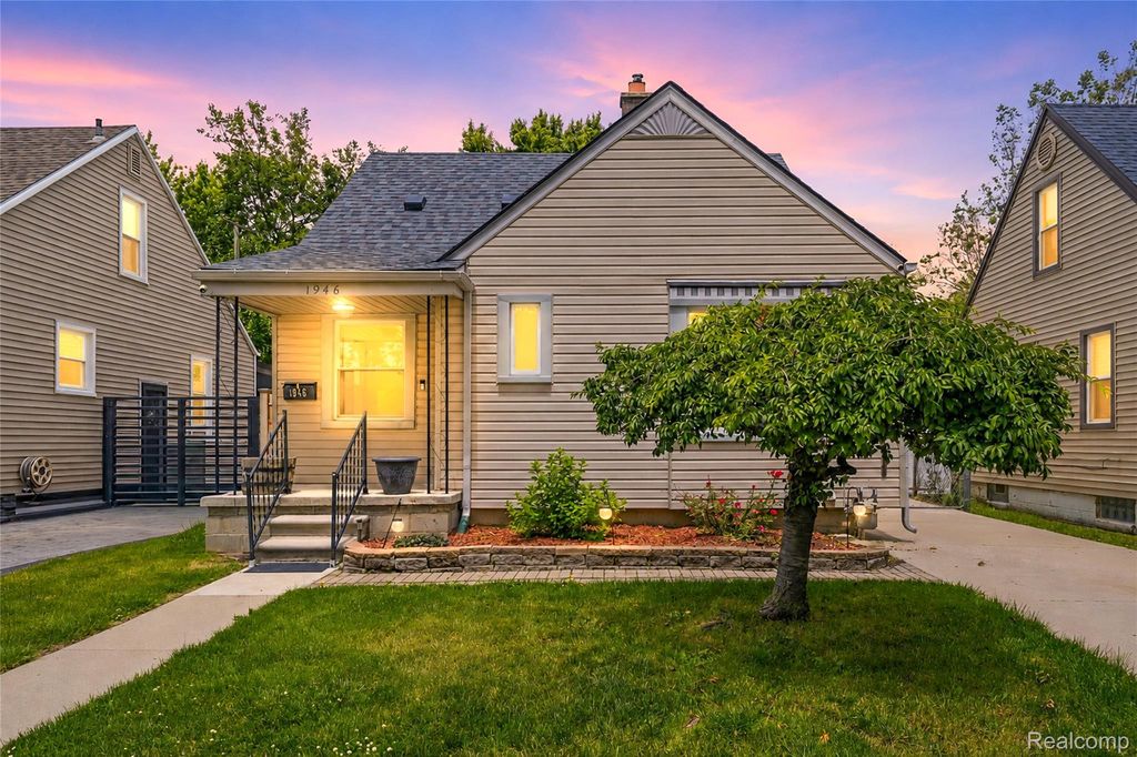 1946 Leblanc St, Lincoln Park, MI