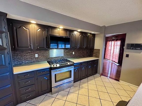 4th image of 1335 2000th St