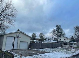 30 Spruce Ridge Dr, Bay City, MI 48706