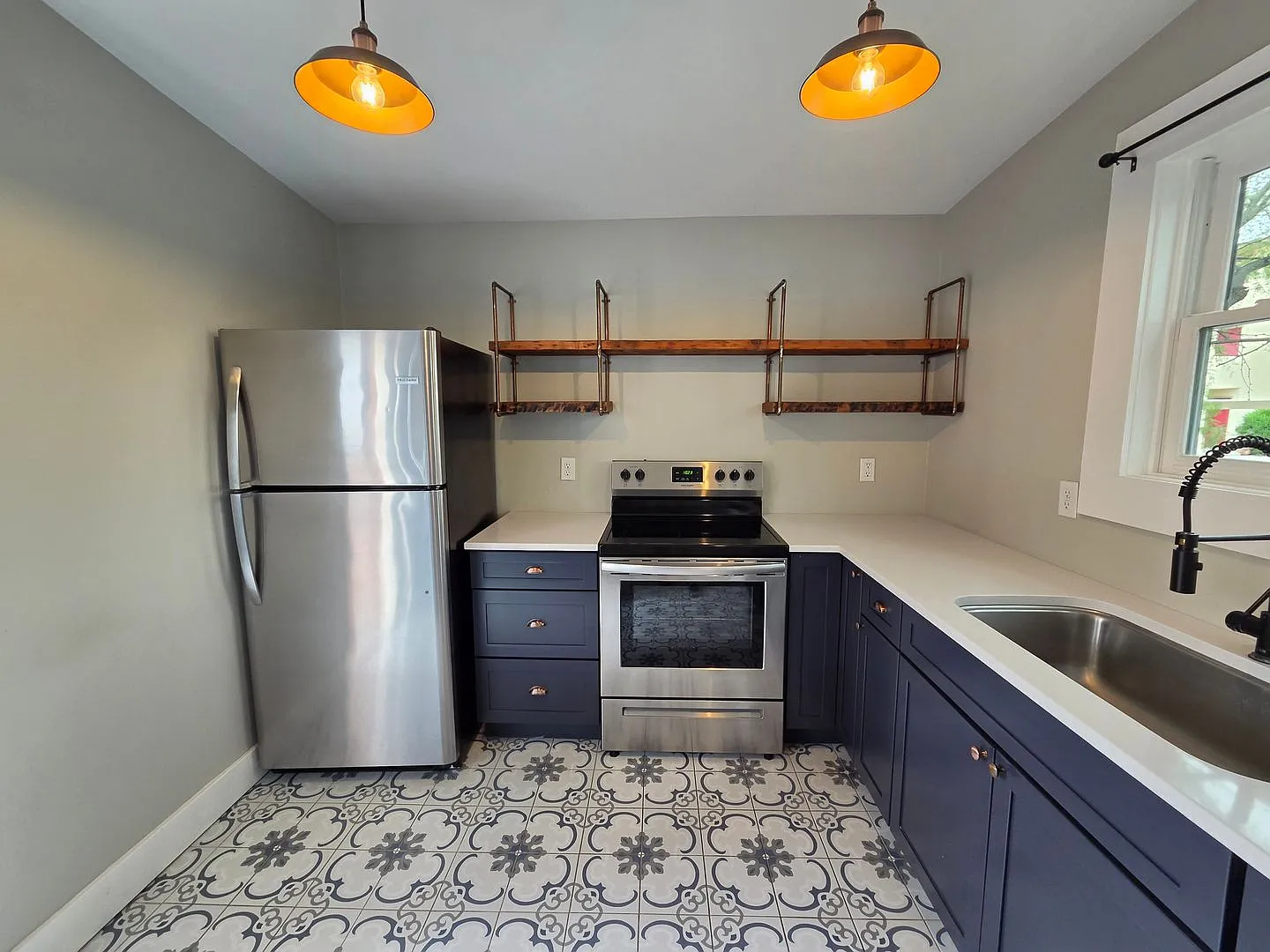 $500 Off Move-In! 1 Bed / 1 Bath Cottage In U Of A Neighborhood! — Photo 3