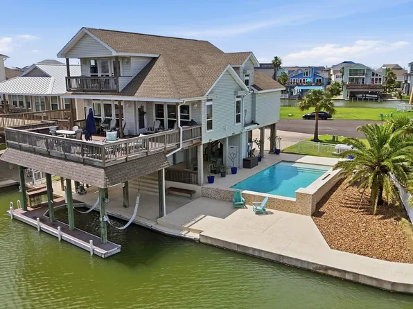1315 Wahini St, Tiki Island, TX 77554
