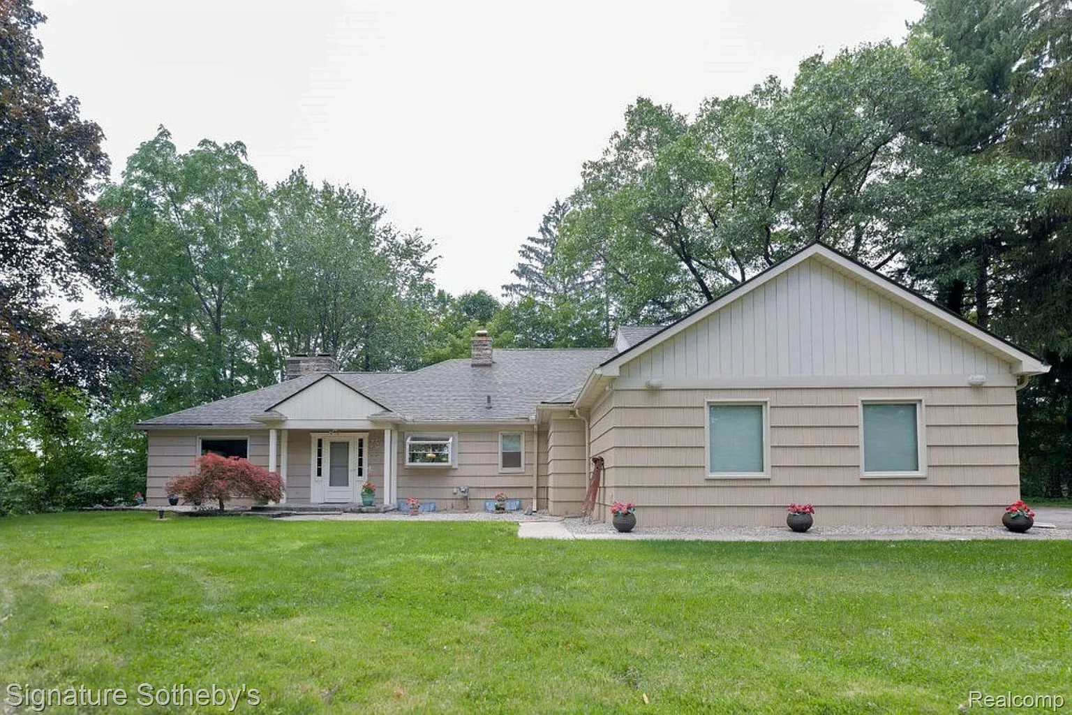 4717 Heather Ln photo 1