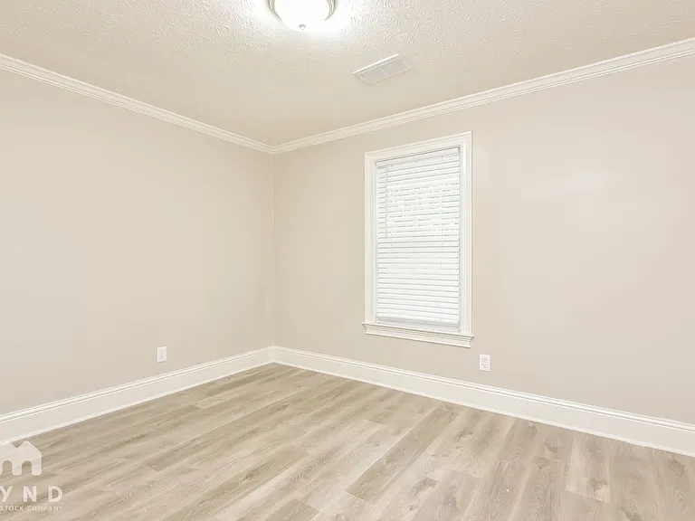 151 Adrian Dr — Photo 12