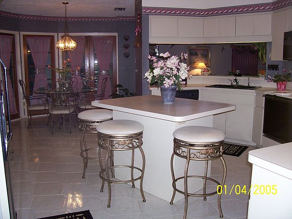 Kitchen/brkfast/lg pantry
