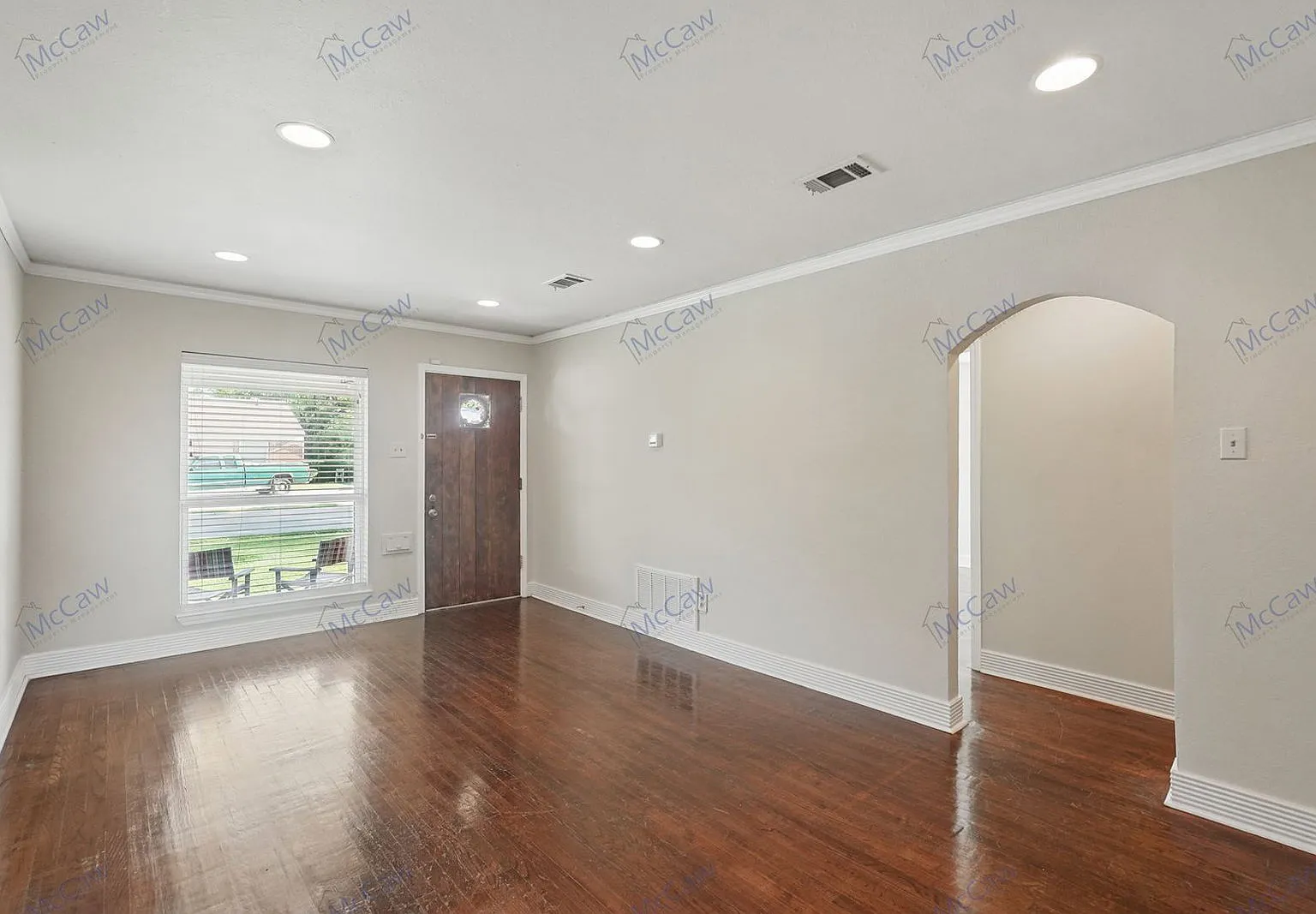 3 bed, 2.0 bath, 1296 sqft, $2,700 — Photo 2