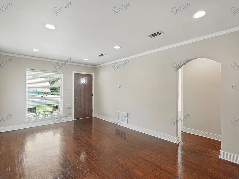4710 Wateka Dr — Photo 2