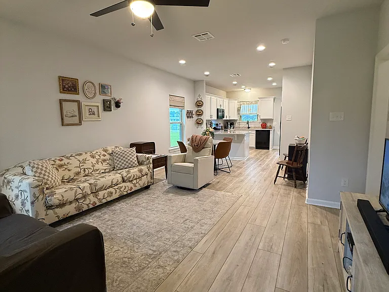 116 Brattle Ct — Photo 10