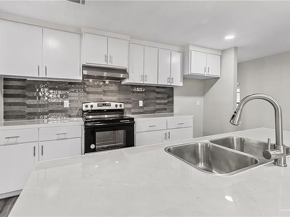 4th image of 901 S 16th Ave