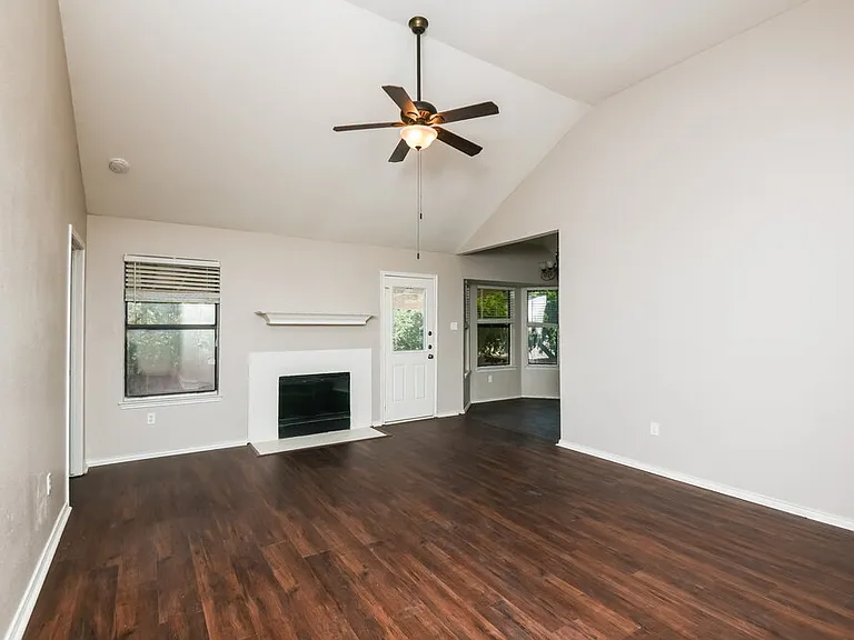 629 Ozark Ave — Photo 3