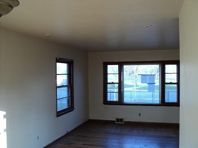 2nd image of 2527 W Cherry St
