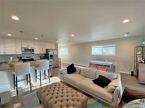 5th image of 245 Chiquita Ave #5